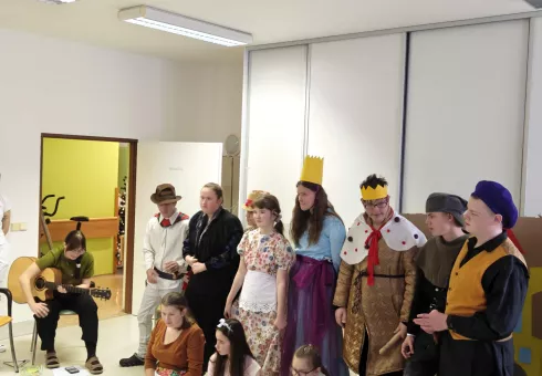 POHÁDKA O ŠÍPKOVÉ RŮŽENCE 