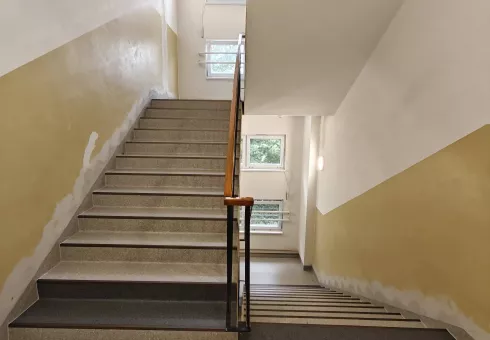 SCHODIŠTĚ V PAVILONU C